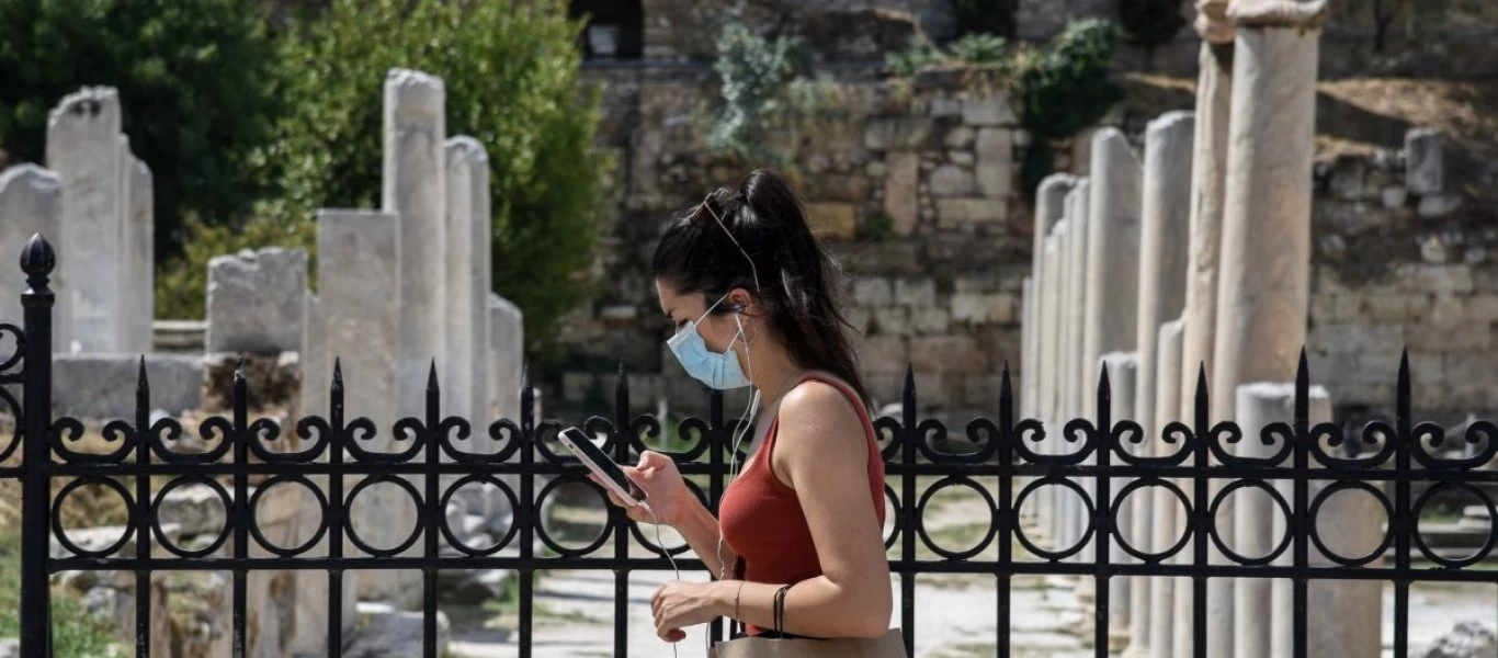 Καθηγητής Δερμιτζάκης: «Μάσκα παντού επειγόντως και ειδικά στο κέντρο της Αθήνας»